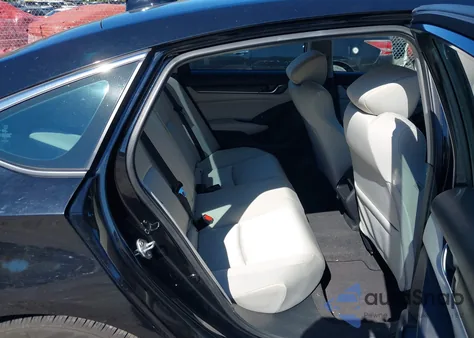 2018 Honda Accord Hybrid z USA, uszkodzony, nr VIN 1HGCV3F10JA010119